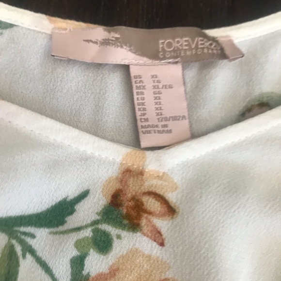 STUNNING FOREVER 21 FLORAL TOP🌻 - Picture 4 of 9